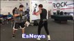 boxing champ oscar valdez working mitts beast!!! EsNews Boxing