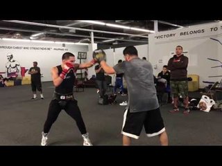 Boxing Champ Oscar Valdez On The Mitts - Beast - esnews boxing