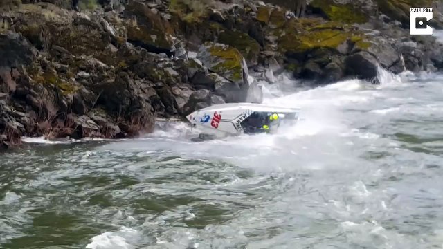 Un Speed Boat s'écrase sur les roches