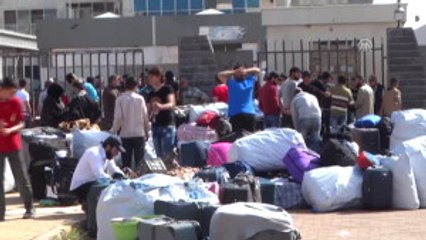 Suriye'de Rejim Kuşatmasındaki Vaer'den Tahliyeler Sürüyor