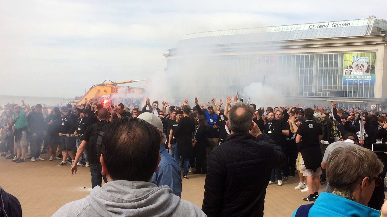 Les supporters carolos mettent le feu à Ostende (1)