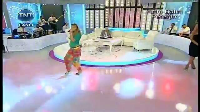 TUĞBA ÖZAY KAPIYI ARALA ARIM BALIM 160310 205856 import 001