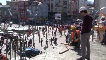 Kimi İnşaatta, Kimi Alanda Kutladı... Hak-İş 1 Mayıs'ı Binlerce Katılımcıyla Erzurum'da Kutladı