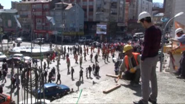 Kimi İnşaatta, Kimi Alanda Kutladı... Hak-İş 1 Mayıs'ı Binlerce Katılımcıyla Erzurum'da Kutladı