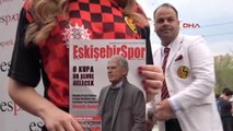 Eskişehirspor Teknik Direktörü Mustafa Denizli Ile Futbolcular Imza Gününde