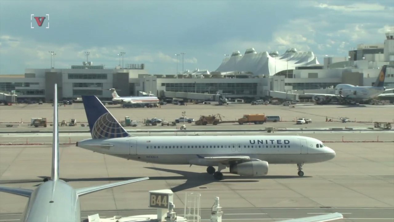 Congress Mulling Legislation to Overhaul Airline Overbooking Policies