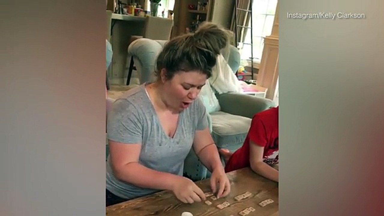 Surprise! Kelly Clarkson finds out she's going on a girls' trip -