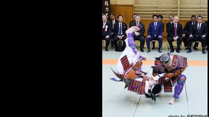 【海外の反応】プーチン大統領の拍手のリアクションに海外が大ウケ！「どう見ても顔がガッカリしてる」「日本の日常を見てうろたえるプーチン…」