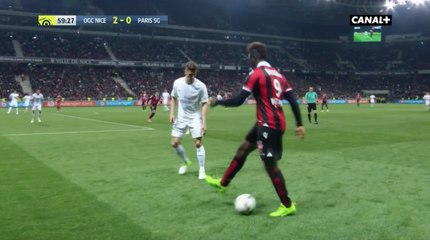 Les dribbles de Mario Balotelli face à Thomas Meunier - Nice VS PSG