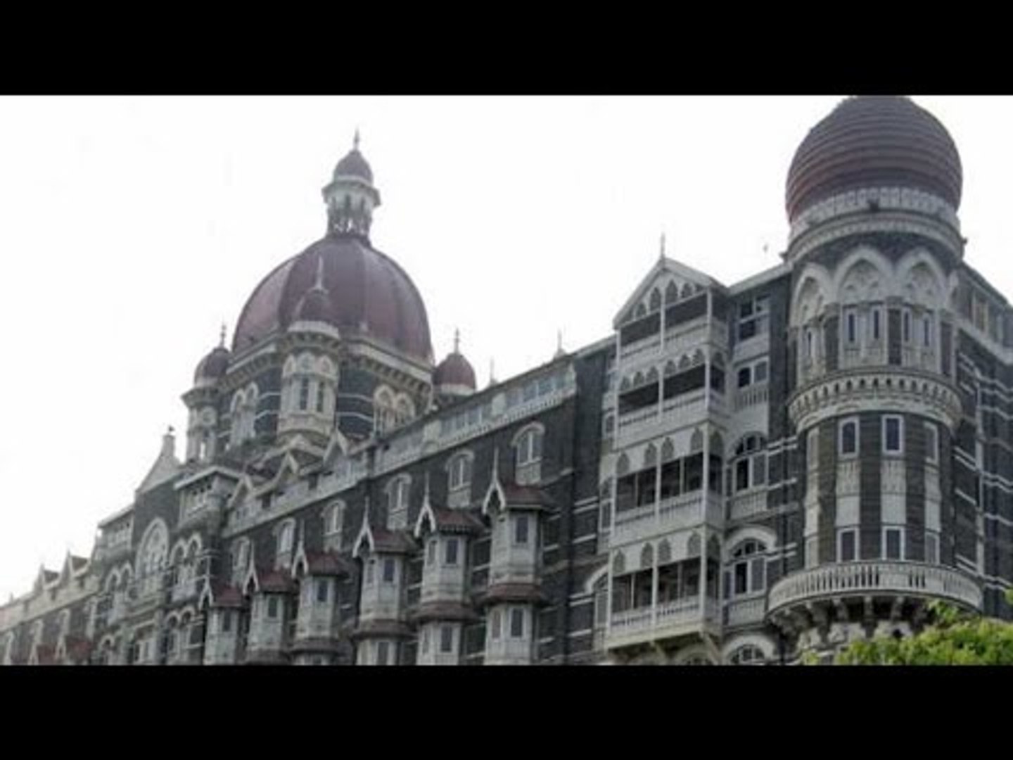 Bomb threat at Mumbai airport and Hotel Taj, city on high alert - video  Dailymotion