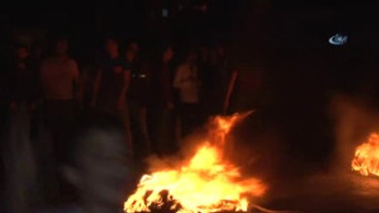Mahalleli Yolu Kapatıp Lastik Yaktı