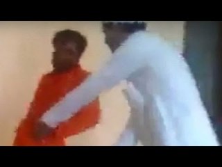 Saudi man beats Indian worker, Video goes Viral