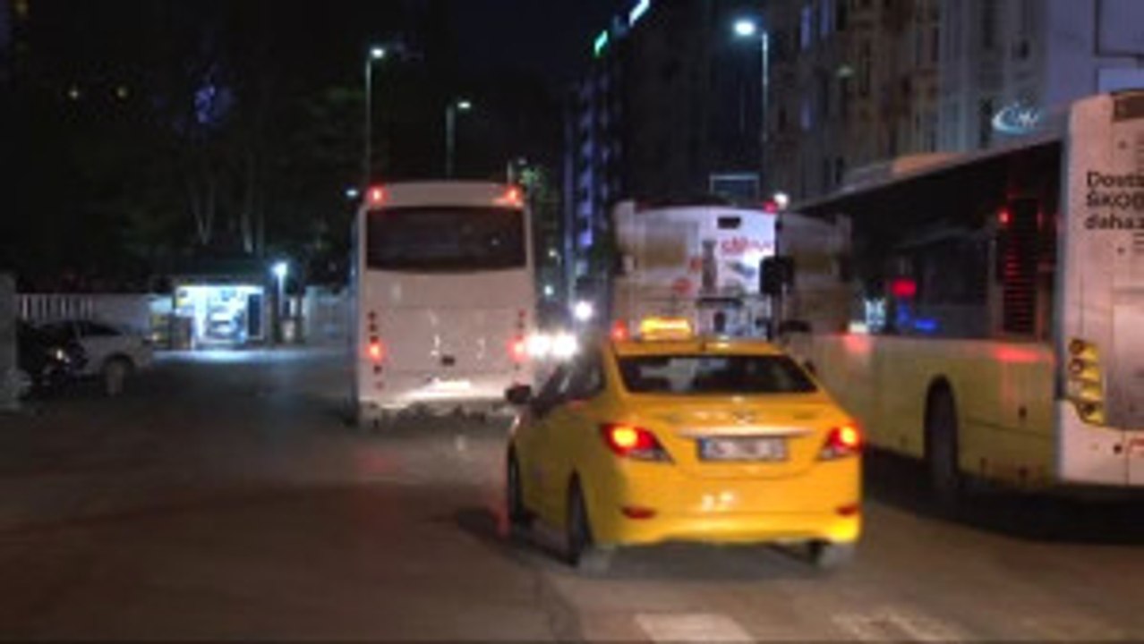 Taksim Meydanı'nda 1 Mayıs Sabahında Güvenlik Önlemleri Arttırıldı