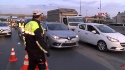 Bakırköy'de Miting Alanına Giden Bazı Yollar Trafiğe Kapatıldı