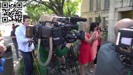 POWERFUL Alex Jones Destroys MSM At Austin Child Custody Pre