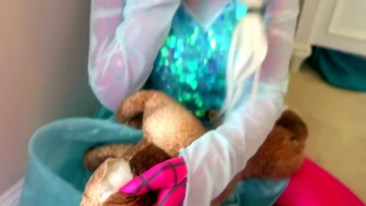 DOC MCSTUFFINS GIVES FROZEN ELSA SURGERY! - Spiderman vs Joker vs Frozen Elsa - Superhero IRL-jBzzlZDsO