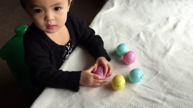 Learns ABC Phonics Alphabets opening plastic surprise eggs and ABC song-JIe2