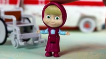Masza Sanitariuszka - Masza i Niedźwiedź & Smerfy & Barbie Fashionistas - Bajka Dla Dzieci-dUO
