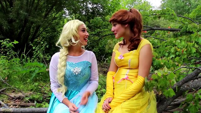 Frozen Elsa & Spiderman POOL KISS! w_ Pink Spidergirl Joker Anna Catwoman PRANK! Superhero Fun -)-cwI
