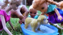 Muddy Puppy! ELSA & ANNA toddlers give their Puppy a Bath - Soap Bubbles Foam Dirty Play in Mud-ATIxfRW