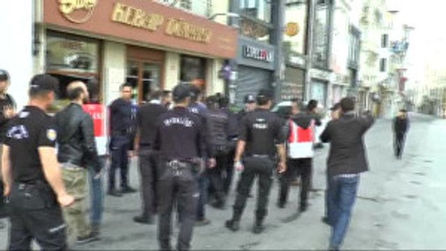İstiklal Caddesi'nde İki Kişi Gözaltına Alındı