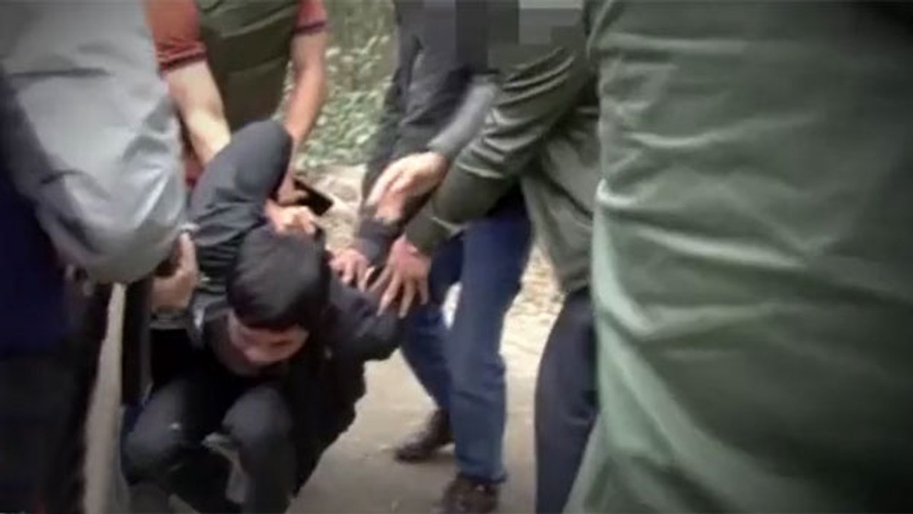 Cảnh sát truy bắt  "đại gia" giấu 40 bánh heroin dưới nắp capô