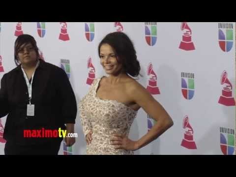 Julie Ferretti XIII Latin Grammy Awards Alfombra Verde ARRIVALS