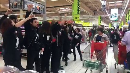 "269Life Libération Animale" à Auchan Villars