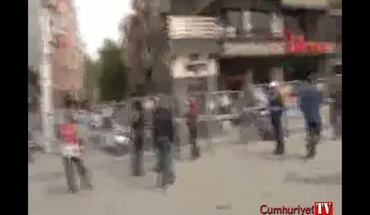 Talimhane'den Taksim'e girmeye çalışan gruba polis müdahalesi