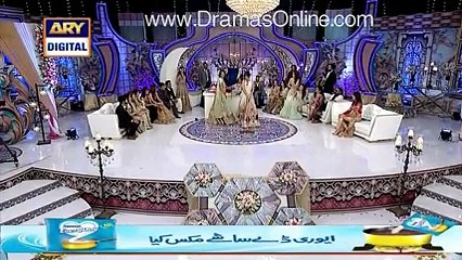 Check out Saima’s Dance While Holding a Viper in Nida Yasir’s Show