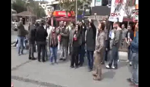 1 Mayıs'ta İzmir Marşı söyleyen gruba yaka paça gözaltı kamerada