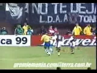 Ronaldinho but superbe avec le bresil contre le veneuzela