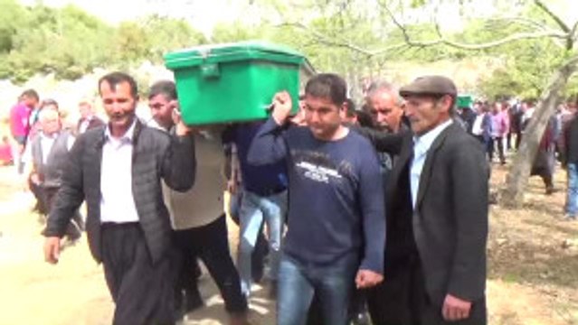 Denizde Boğulan 2 Arkadaşın Cenazesi Defnedildi