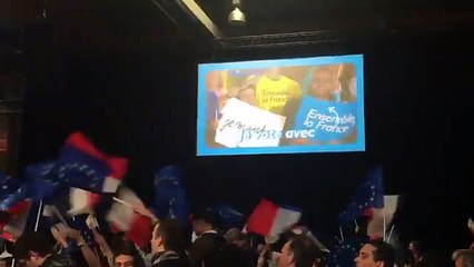 Avec le slogan "Je vote avec", Macron reprend à son compte le principe de la "Kiss Cam"