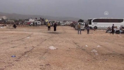 Suriye'de Rejim Kuşatmasındaki Vaer'den Tahliyeler Sürüyor