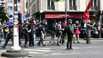 Policías y manifestantes se enfrentan en París