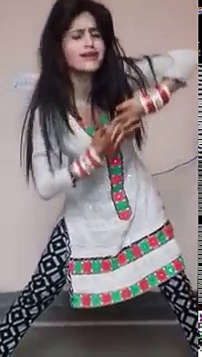 Delhi Girl Dancing on haryanvi Song