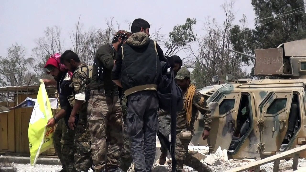 Rebellen erobern Großteil von IS-Hochburg Tabka in Syrien