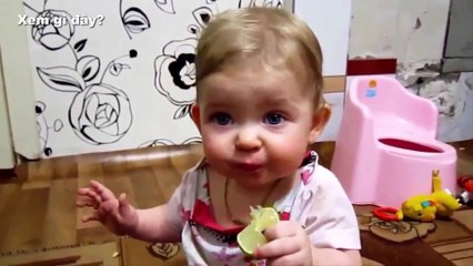 funny kids eating leamon first time