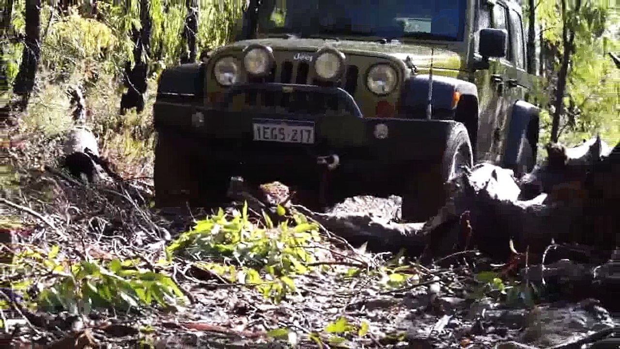 4x4 offroad extreme mud hill climb fail & recovery
