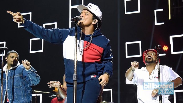 Bruno Mars' 'That's What I Like' Reaches No. 1 on Billboard Hot 100 | Billboard News