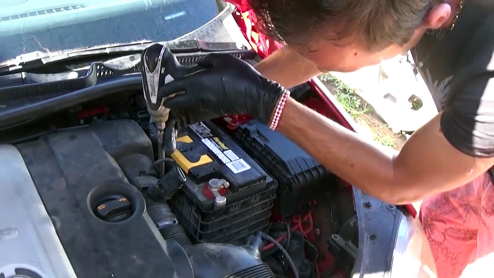 VW Golf Jetta MK5 Battery Replacement and Removal 2005 2006 2007 2008 2009  2010 - video Dailymotion