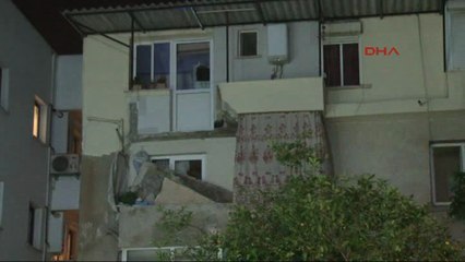 İzmir Apartmanda balkon çöktü: 3 yaralı