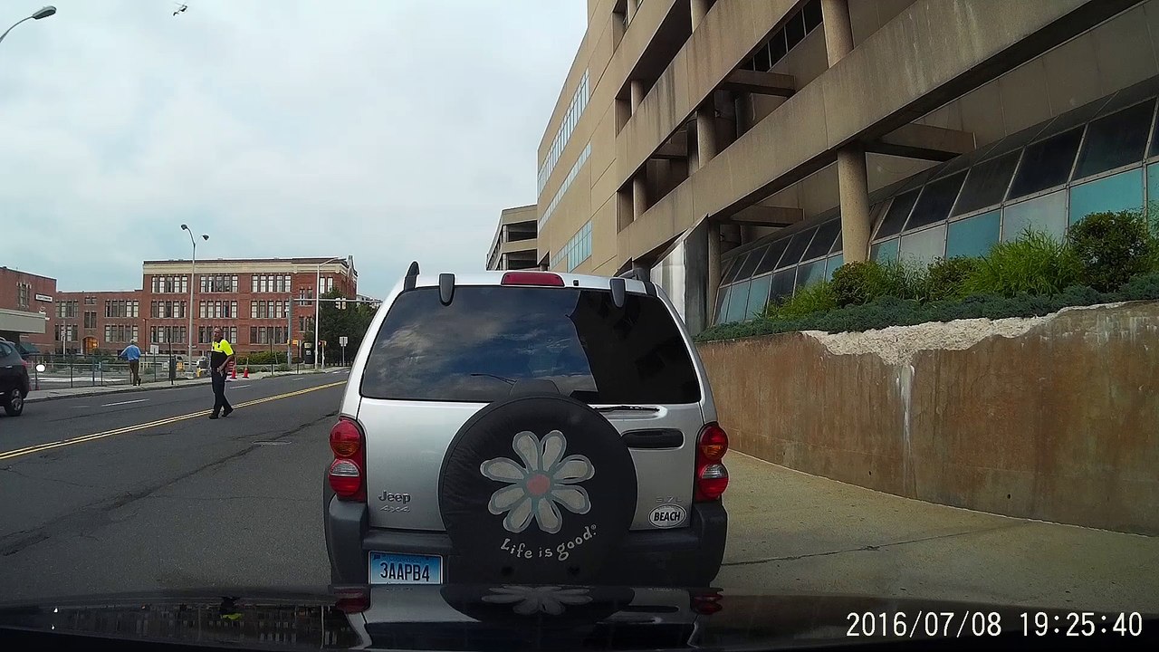 Emergency helicopter landing in the city looks and sounds cool