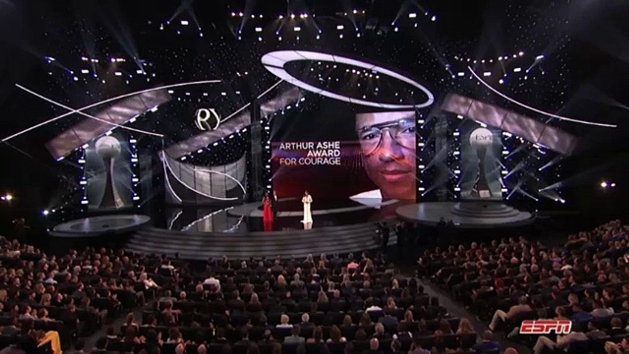 Caitlyn Jenner breaks down into tears during emotional ESPYs speech_ 'I always wanted my kids to be proud'