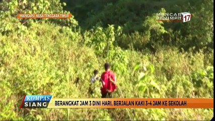 Bukit Terjal Jadi Tantangan Anak-Anak Ini ke Sekolah