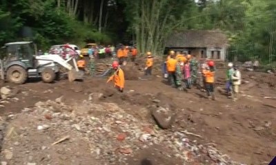 Anjing Pelacak Bantu Cari Korban Banjir Bandang Magelang