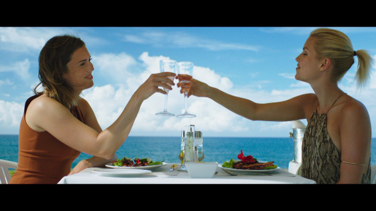 Mandy Moore, Claire Holt, Matthew Modine In '47 Meters Down' Trailer