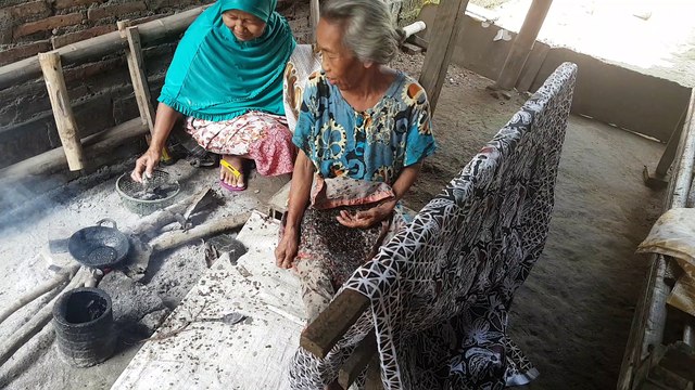 Memanggil generasi muda untuk mencintai produk lokal Batik tulis asli