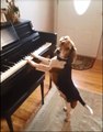 Piyano Çalan Yetenekli Köpek Kendine Hayran Bıraktı